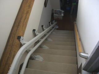 階段昇降機のレール部分